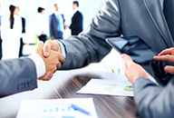 تحليل وصياغة العقود وإجراءات المناقصات