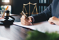 مهارات الكتابة القانونية والصياغة للمحترفين التشريعيين